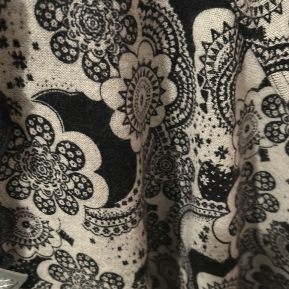 Reversible Shawl Wrap - Picture 4 of 7